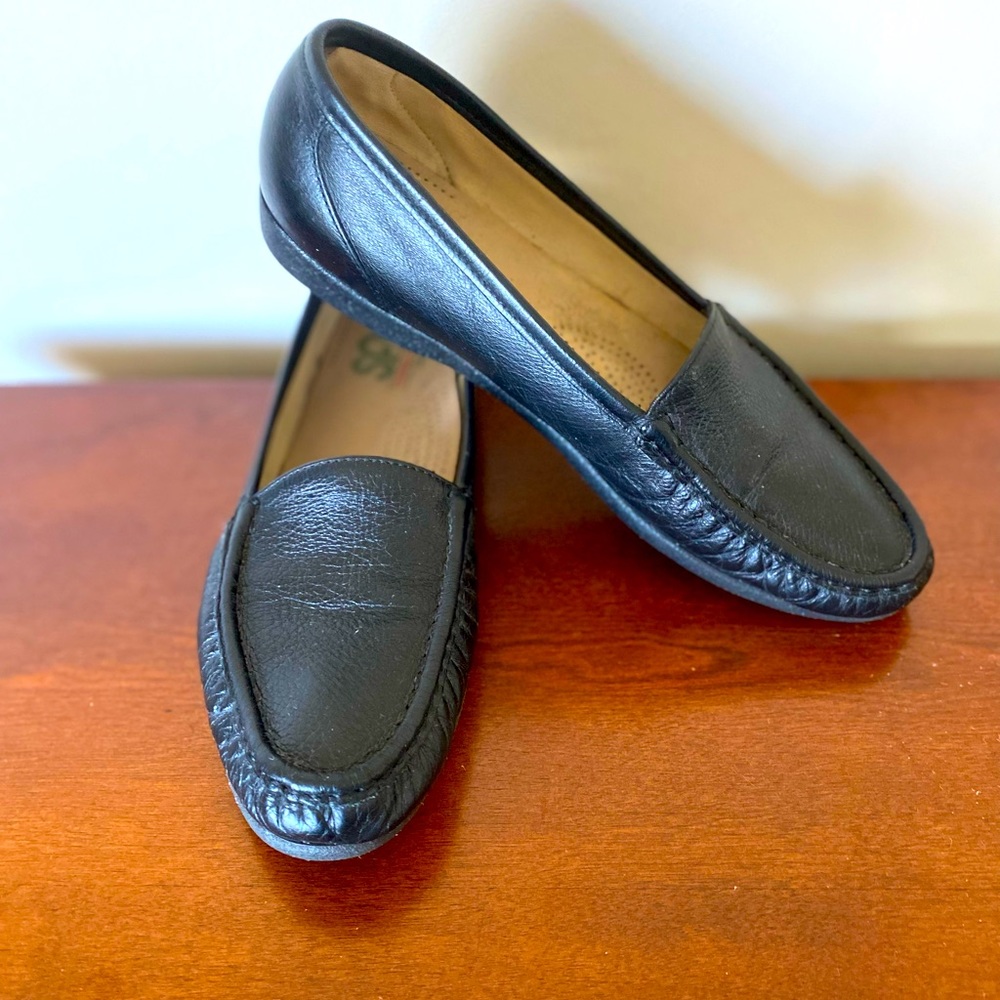 SAS Women’s Navy Loafer, Size 10 S